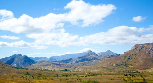 private Madagascar tours with experienced local driver on RN7 road trip